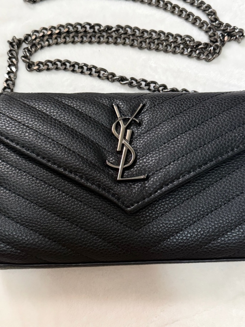 🔥LAST DROP HURRY🔥Saint Laurent Black Quilted Leather Crossbody w/ Gunmetal Chain - Picture 2 of 8